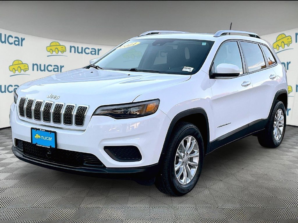 Used 2021 White Jeep Latitude image 3