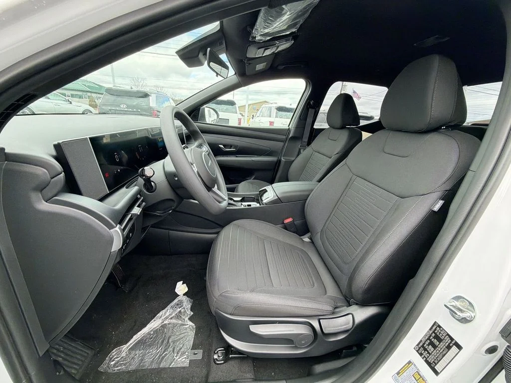 New 2026 White Hyundai SE image 17