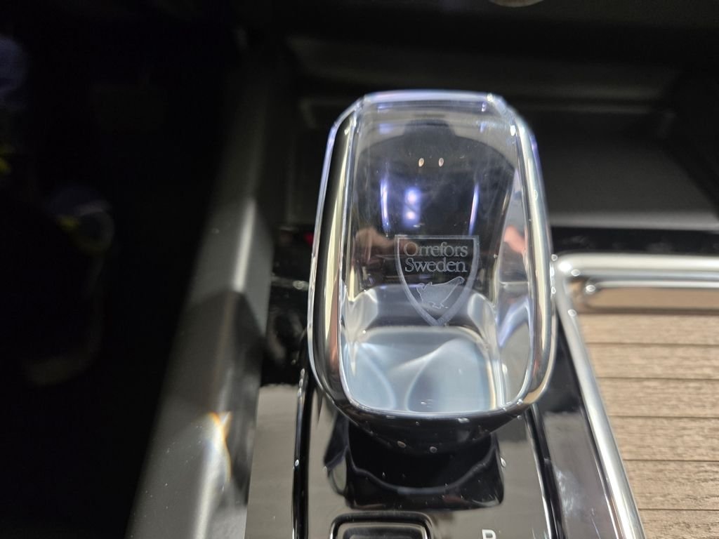 2026 Volvo XC60 Plus - Photo 15