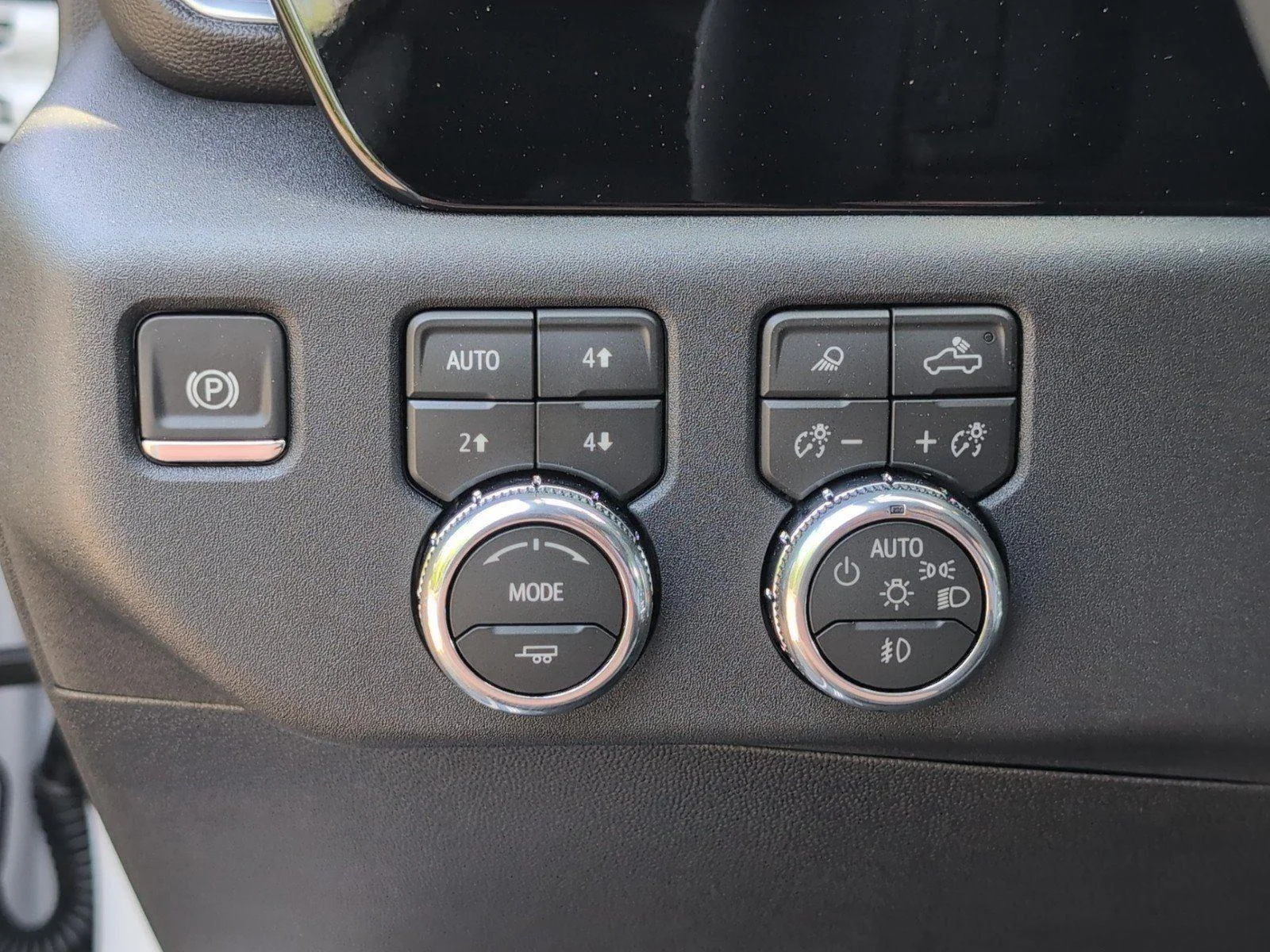 New 2026 Summit White GMC Elevation image 31