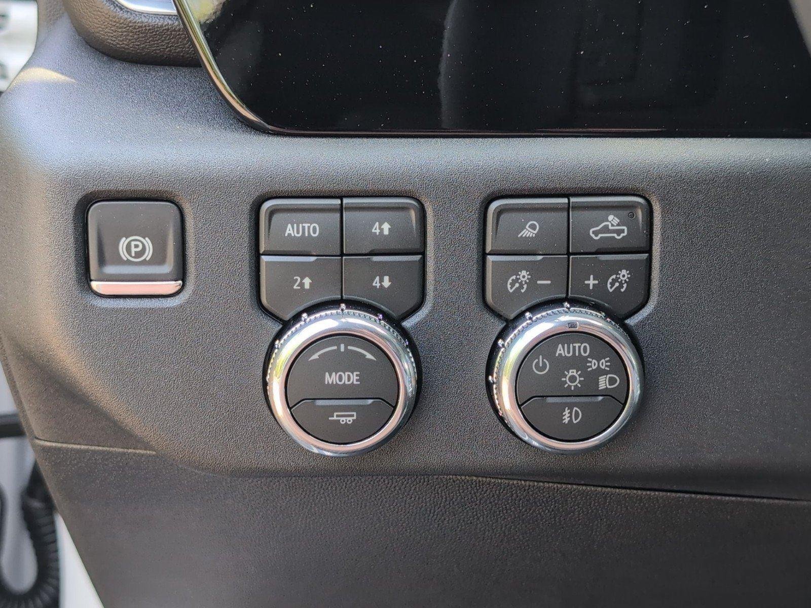 New 2026 Summit White GMC Elevation image 31
