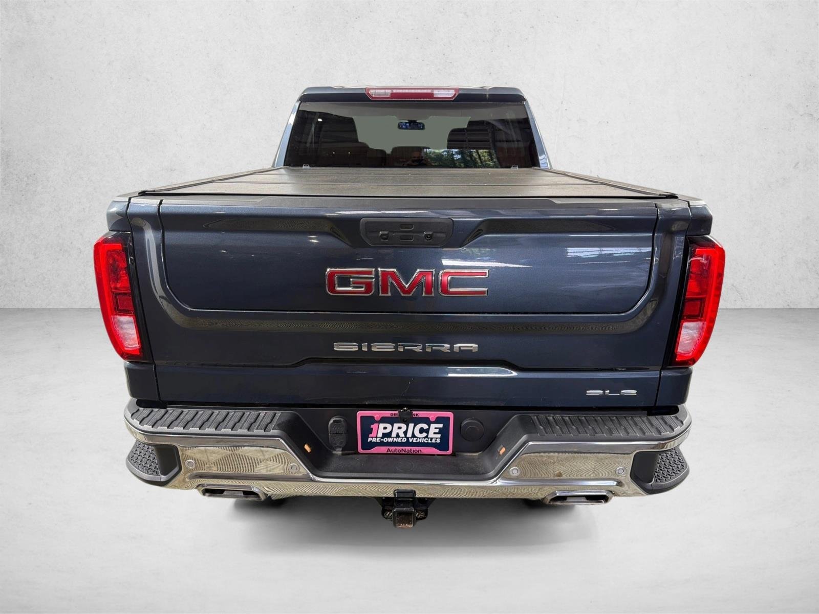 Used 2021 Dark Sky Metallic GMC SLE image 4