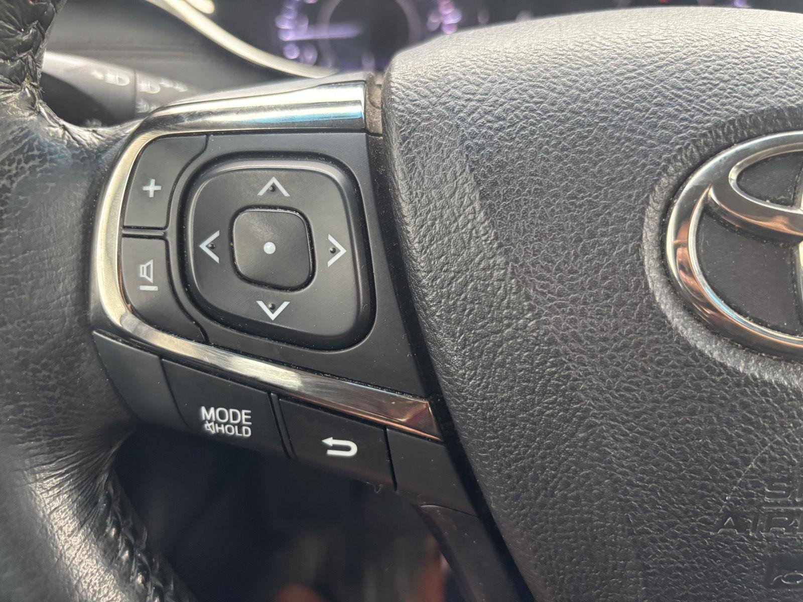 Used 2014  TOYOTA  image 10
