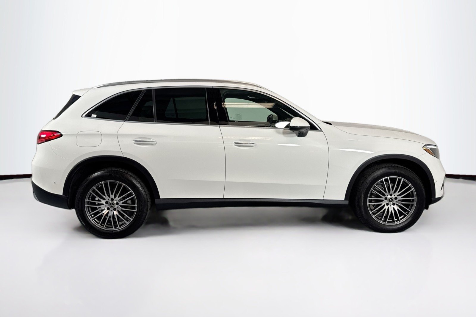 Used 2025 Polar White Mercedes-Benz GLC 300 SUV image 4