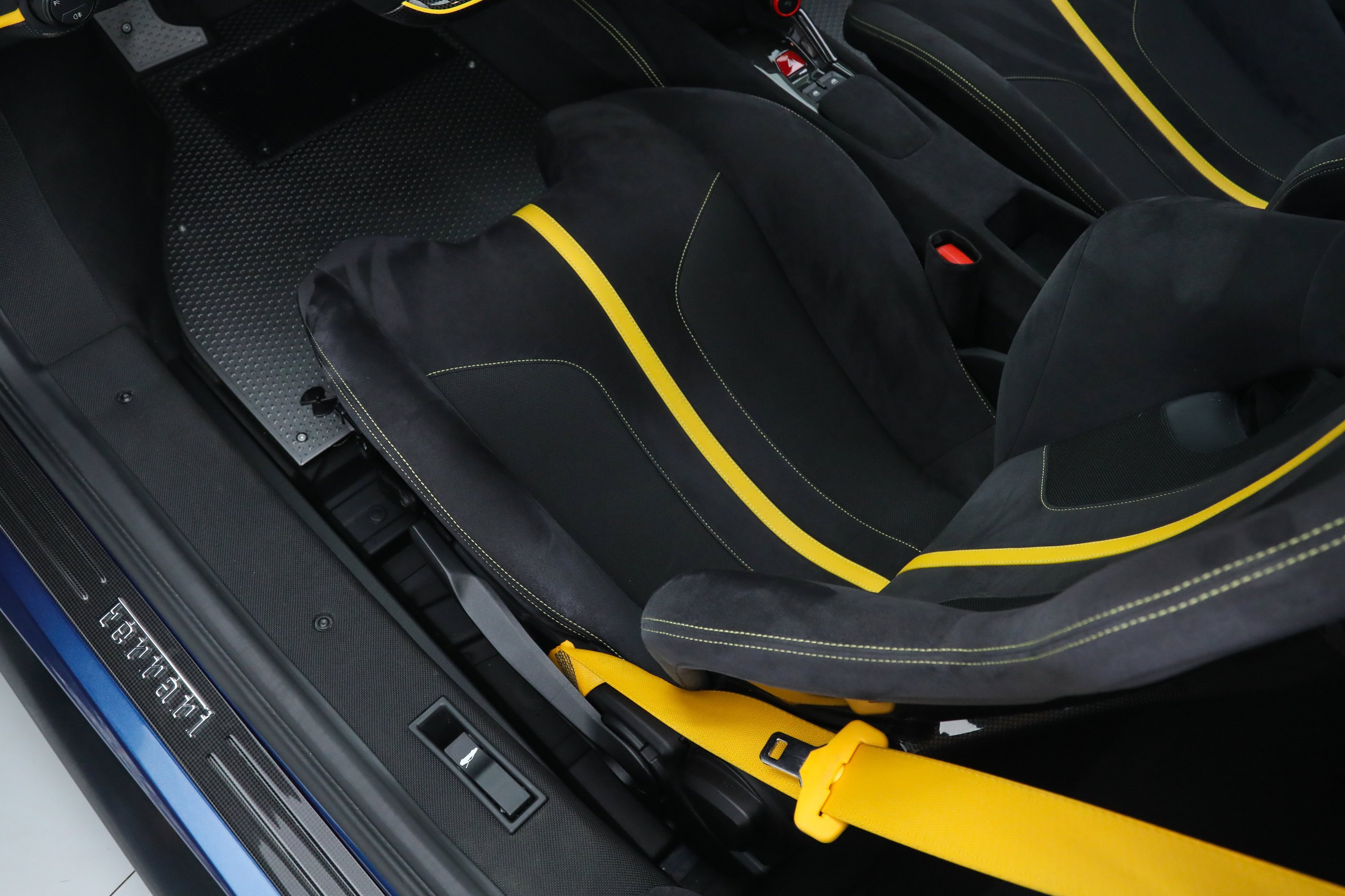 Used 2019 Blue Ferrari  image 29