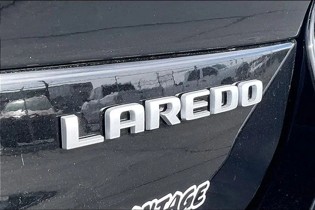 New 2026 Diamond Black Crystal Pearl-Coat Exterior Paint Jeep Laredo image 26