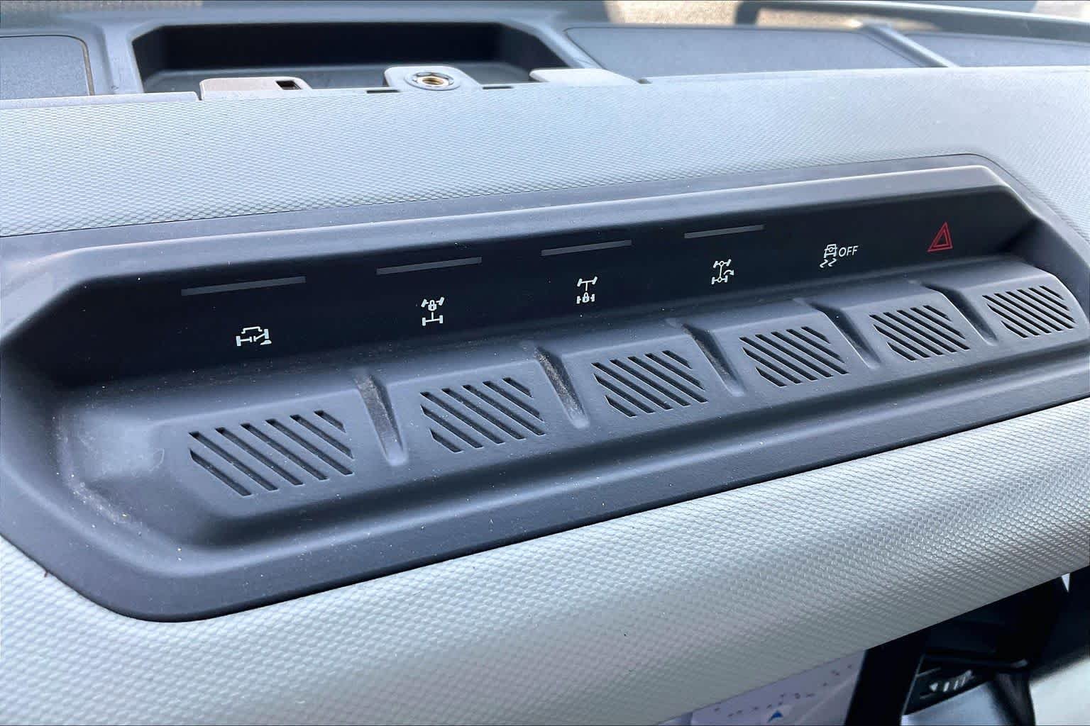 Used 2023 Cactus Gray Ford Badlands image 31