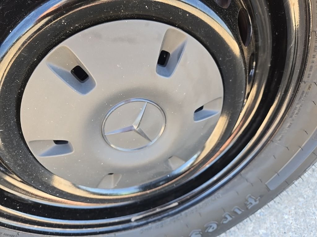 Used 2025  Mercedes-Benz Cargo 144 WB image 24
