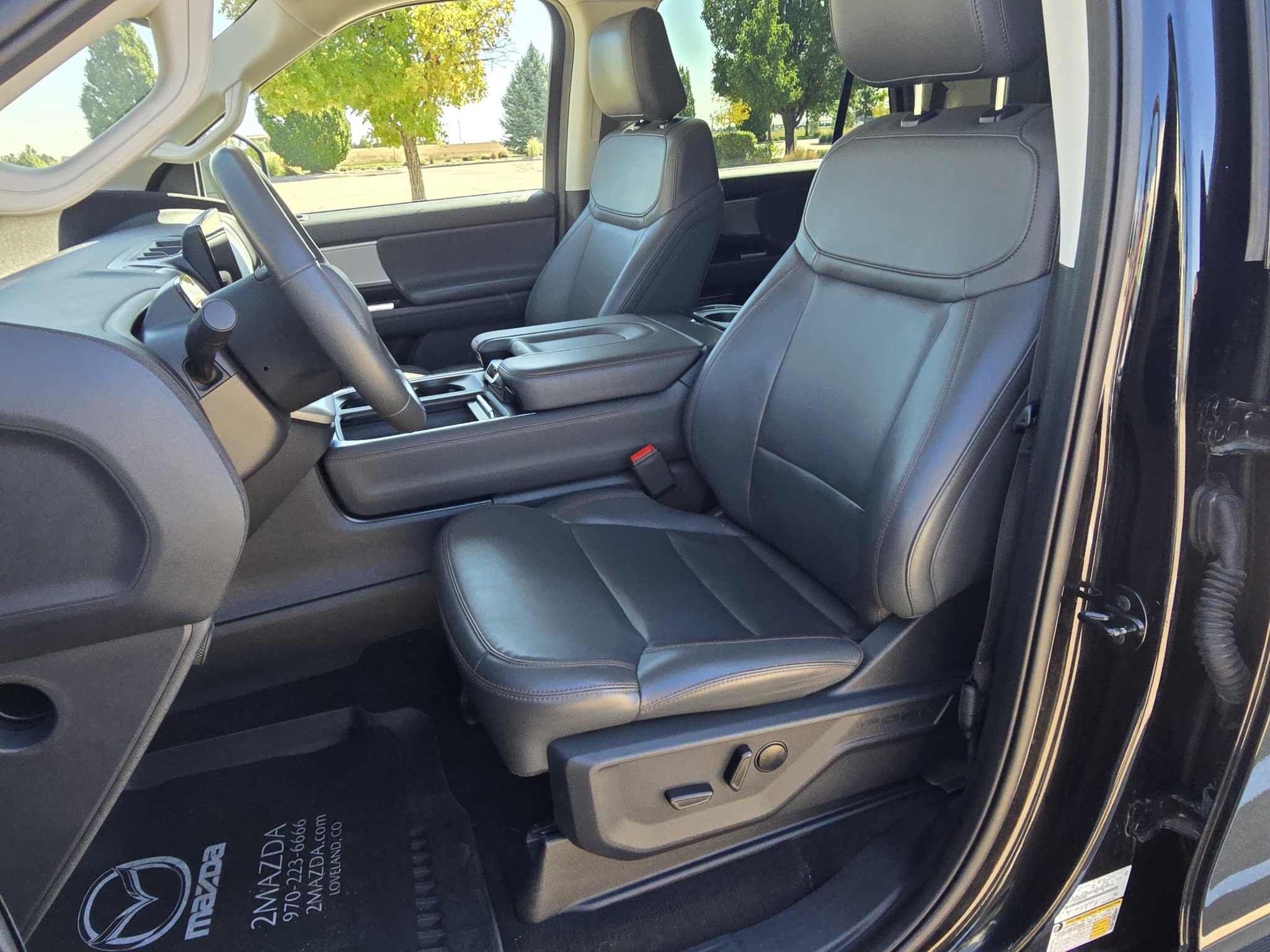 Used 2025 Agate Black Metallic Ford Active image 13