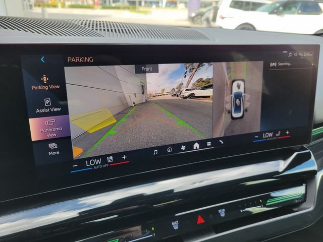 Used 2025 White Metallic BMW 530i image 33