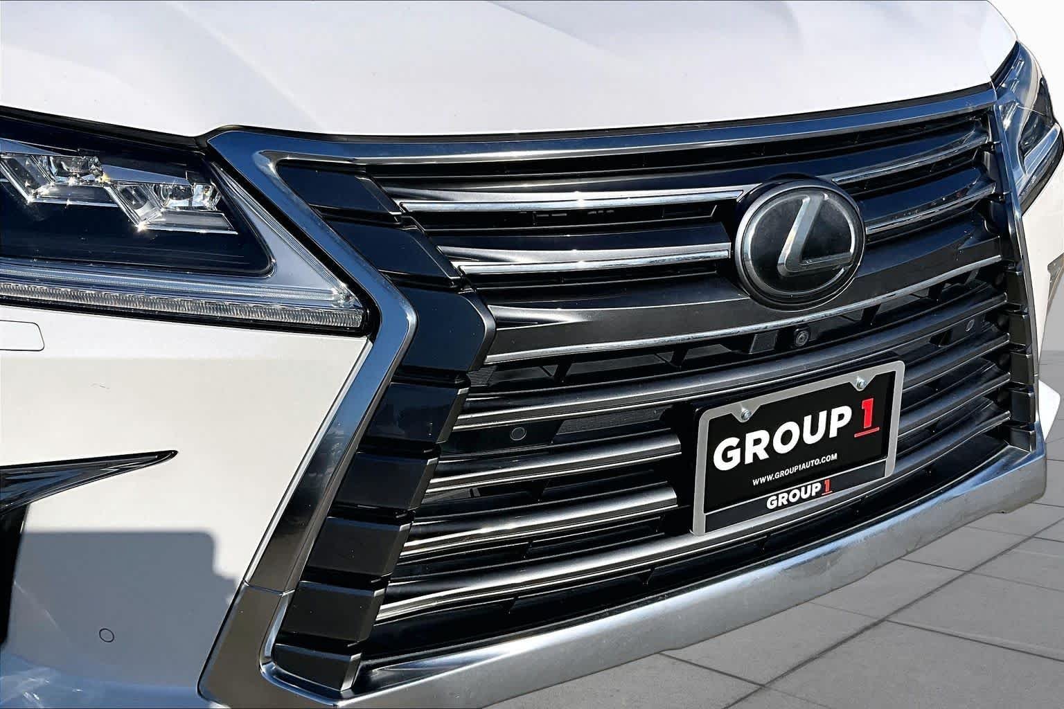 Used 2021 Eminent White Pearl Lexus  image 27