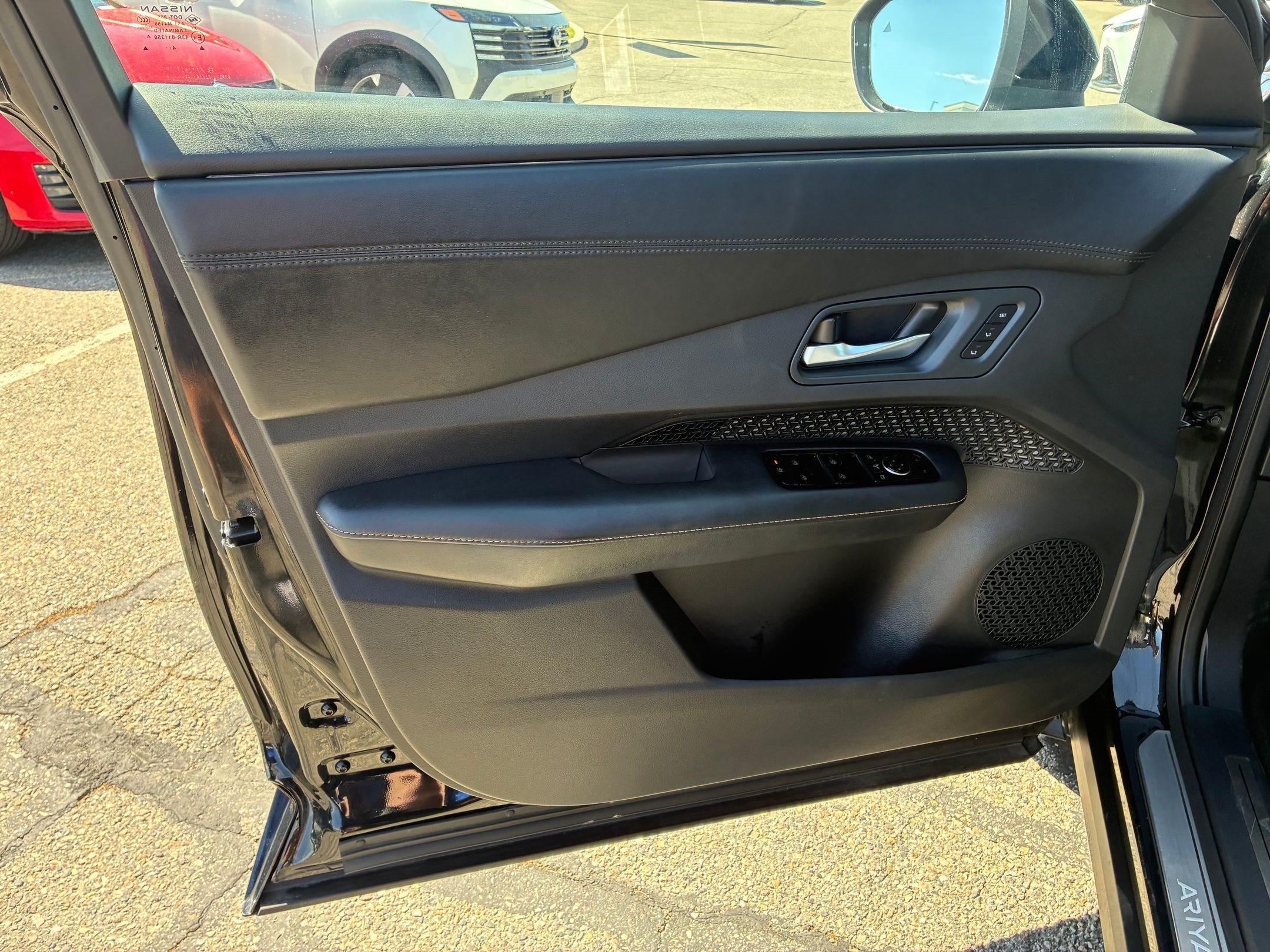 Used 2025 Black Diamond Pearl Nissan EVOLVE+ image 13