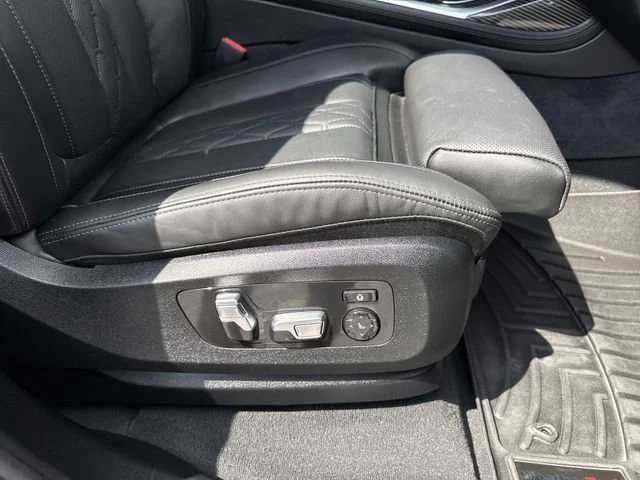 Used 2025 Black Sapphire Me BMW M60i image 36
