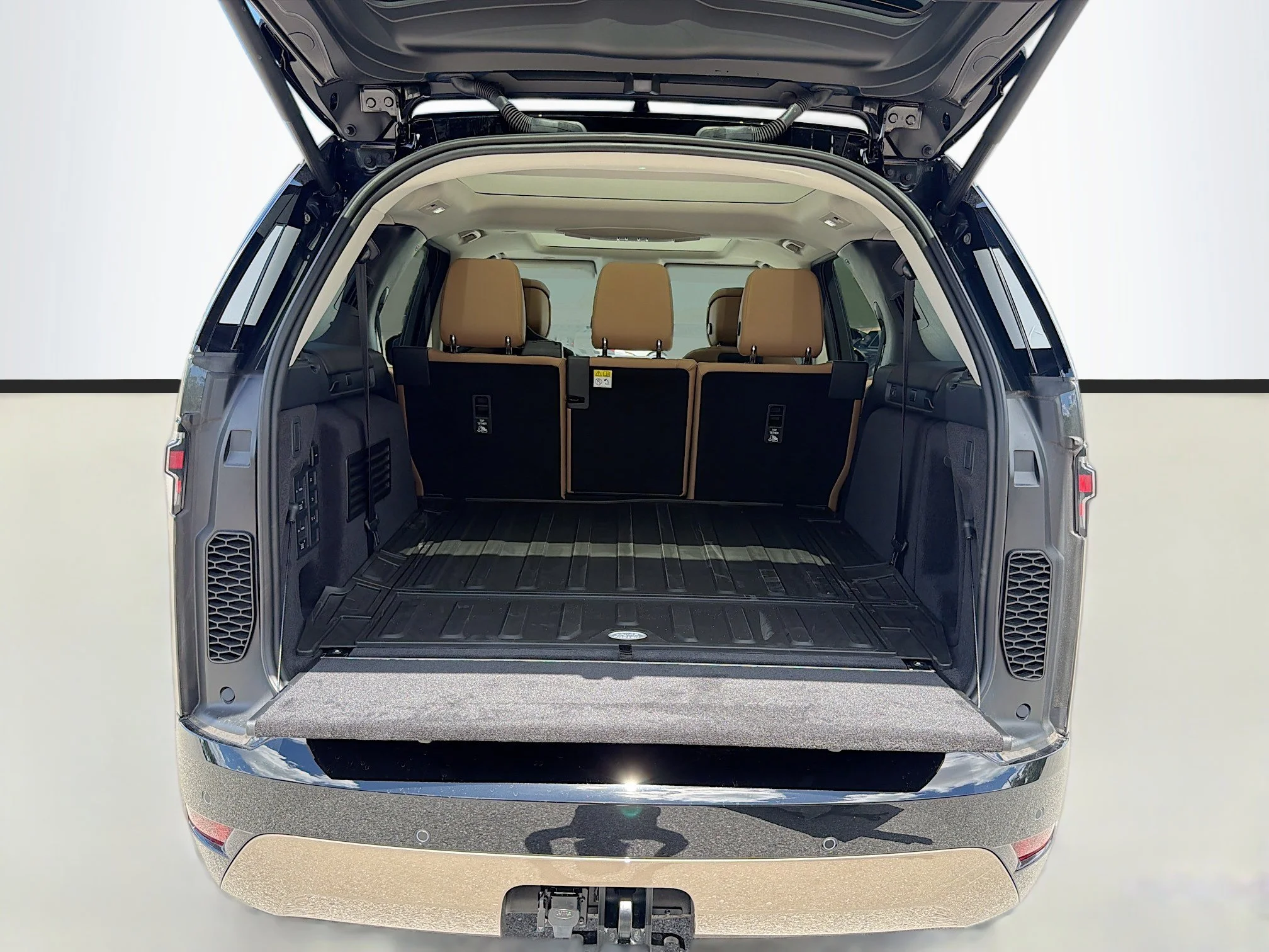 New 2026 Carpathian Grey Land Rover Tempest Edition image 12