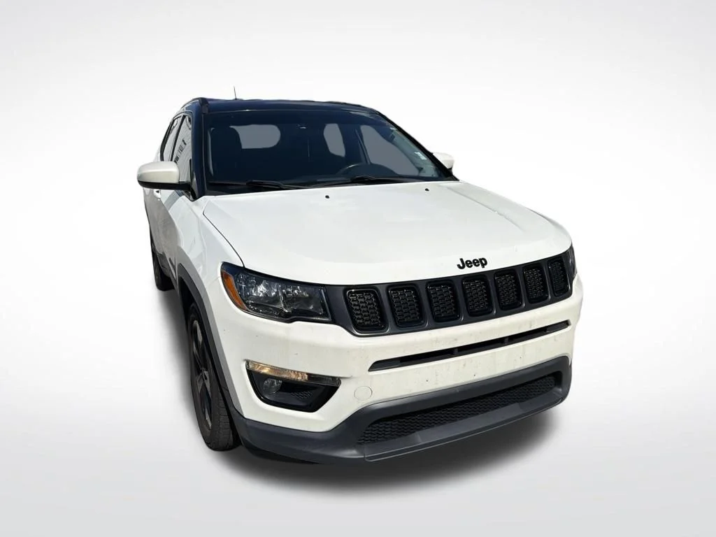 Used 2020 White Clearcoat Jeep Latitude image 2
