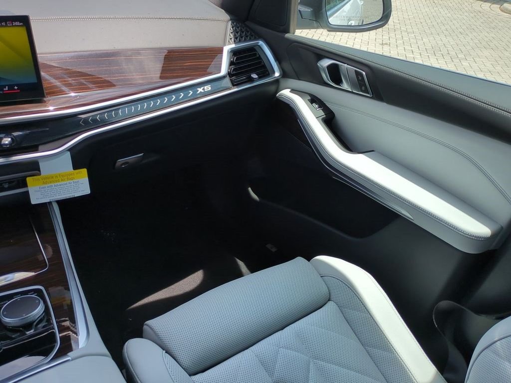 New 2026 Alpine White BMW xDrive40i image 17
