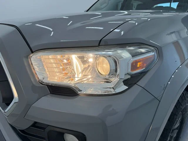 Used 2020 Cement Toyota SR5 image 29