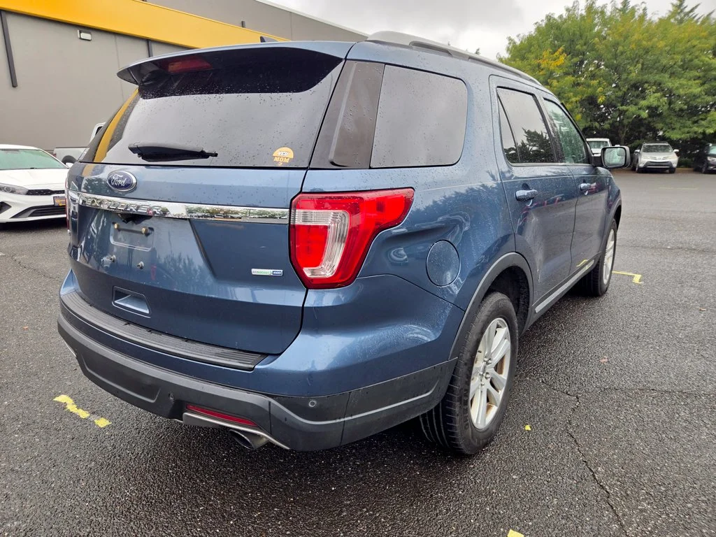 Used 2018 Blue Ford XLT image 7