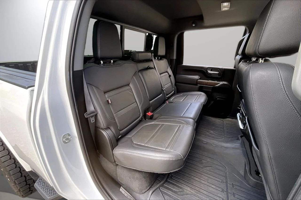 Used 2021 White GMC Denali image 25