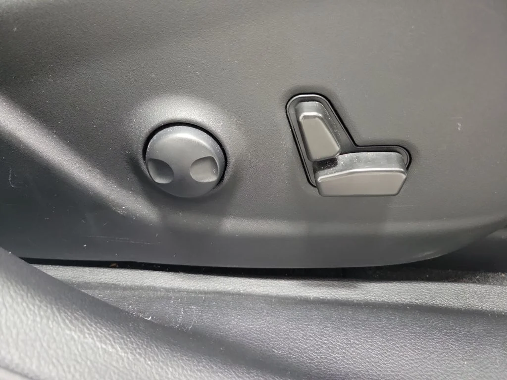 Used 2022 White Jeep Trailhawk image 23