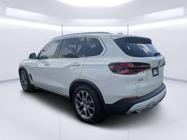 Used 2024 Alpine White BMW sDrive40i image 5