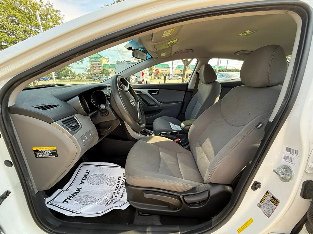 Used 2016 White Hyundai SE image 10