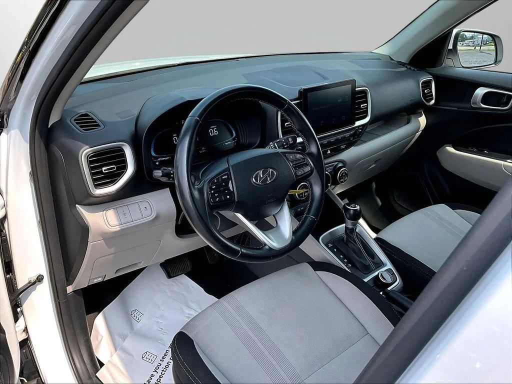Used 2023 White Hyundai SEL image 16