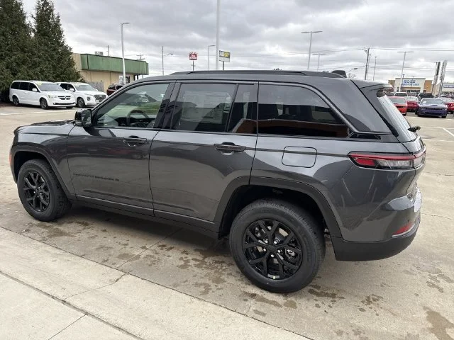 New 2026 Gray Jeep Altitude image 5