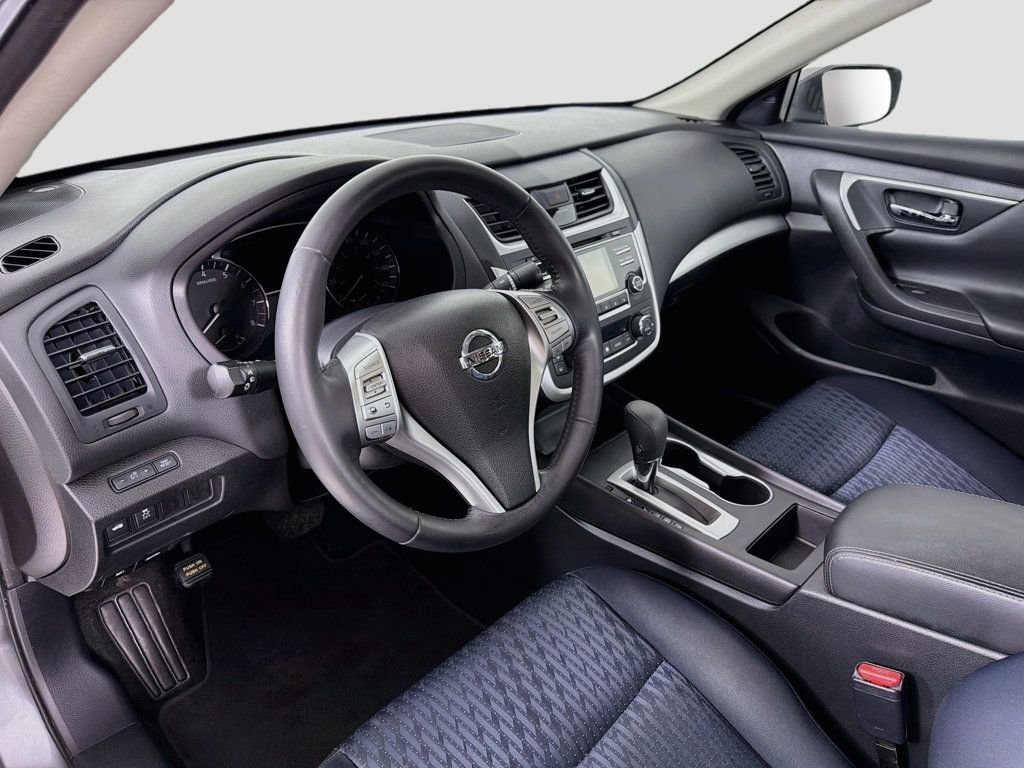 Used 2016 Gun Metallic Nissan 4dr Sedan I4 2.5 SV image 9