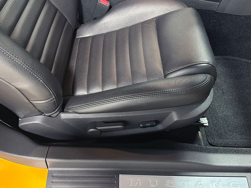 Used 2007 Orange Ford  image 47