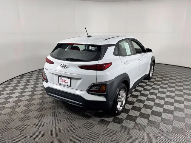 Used 2019 White Hyundai SE image 7