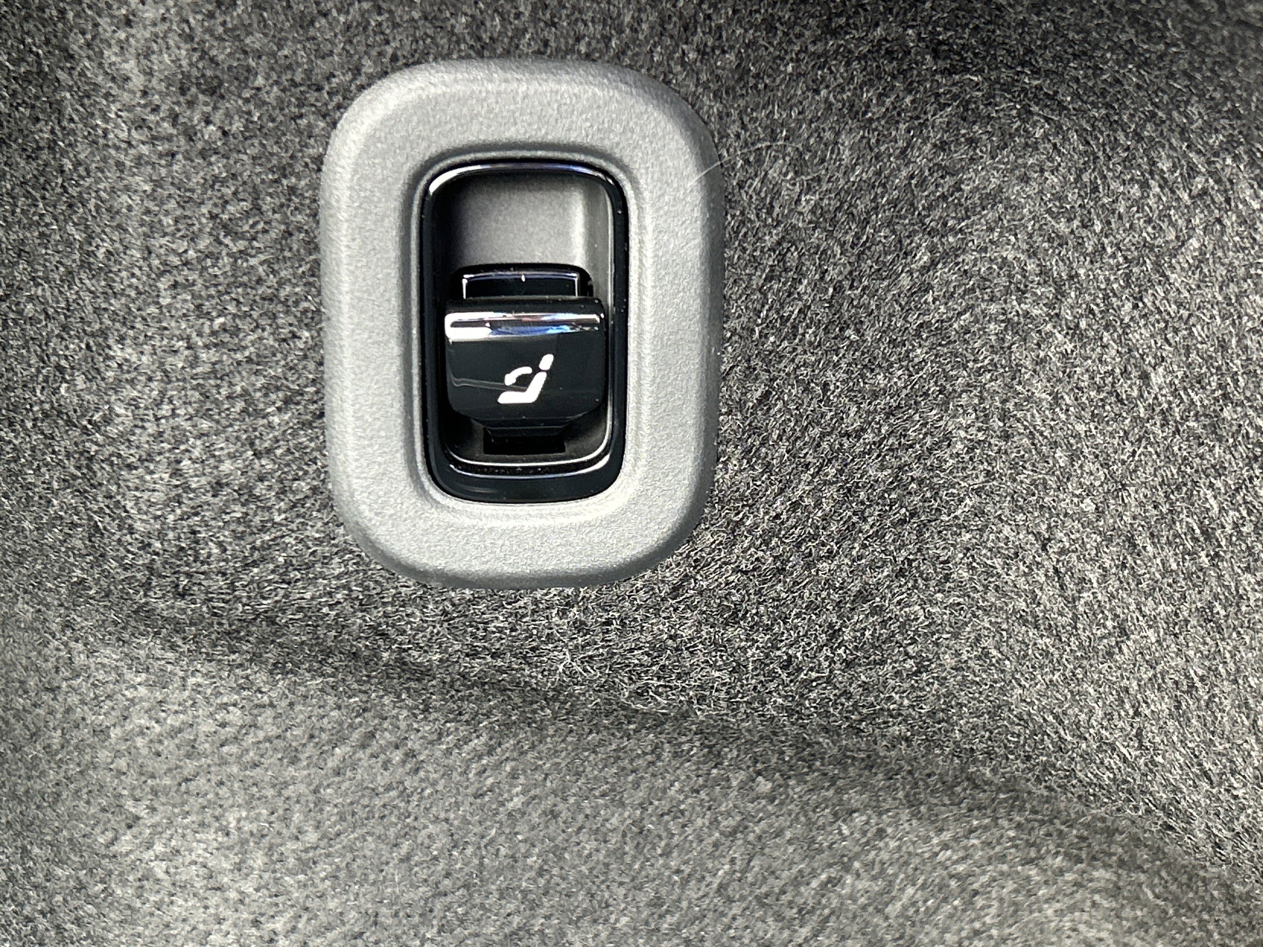 Certified Used 2025 Sterling Blue Metallic Mercedes-Benz CLE 300 4MATIC® Cabriolet image 21