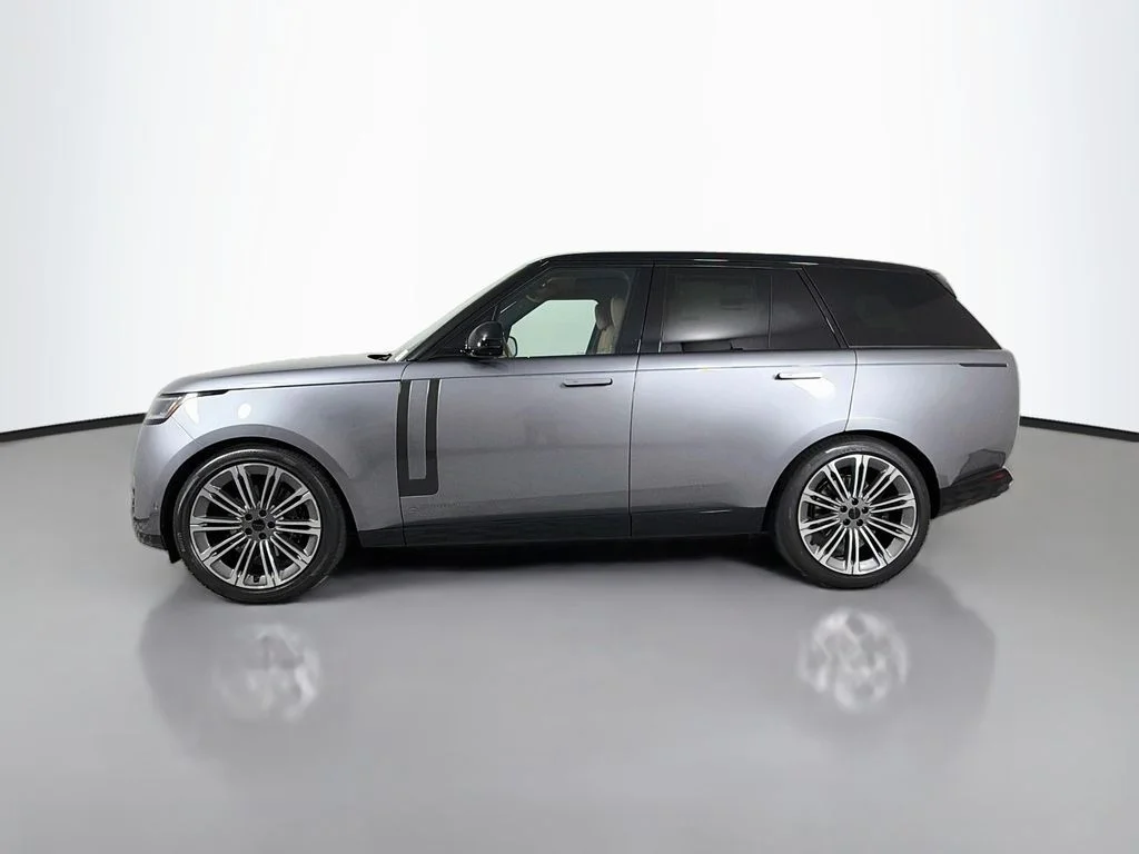 New 2026 Eiger Grey Land Rover SE image 8