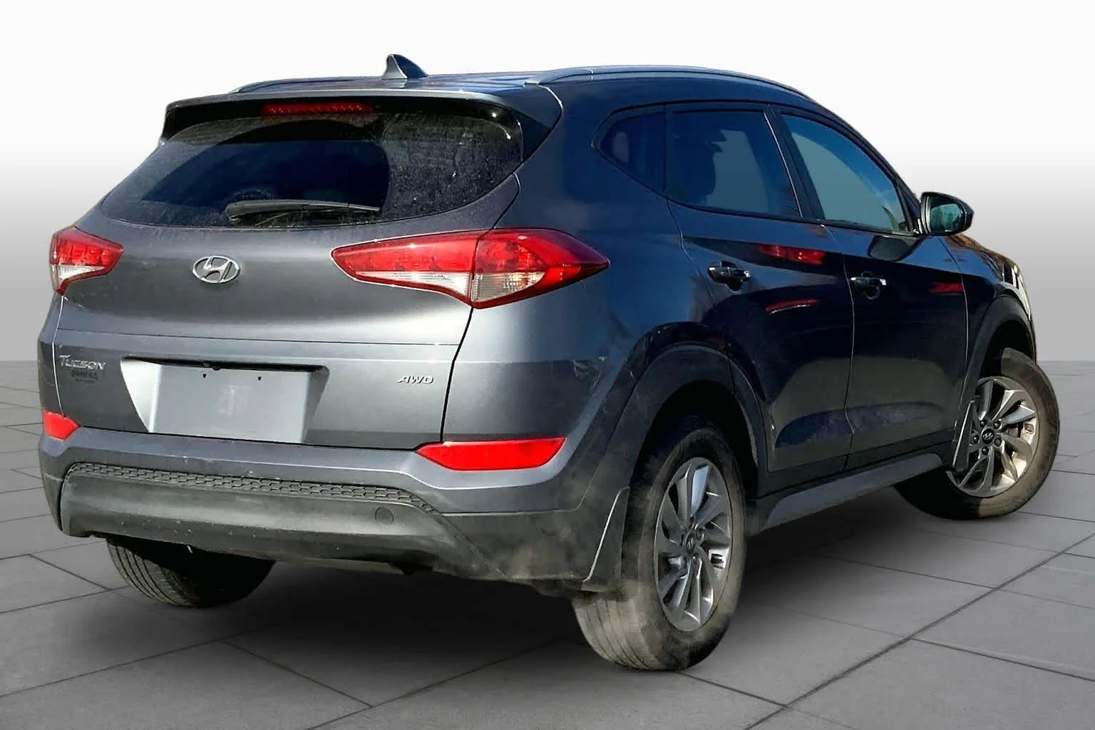 Used 2018 Coliseum Gray Hyundai SEL image 13