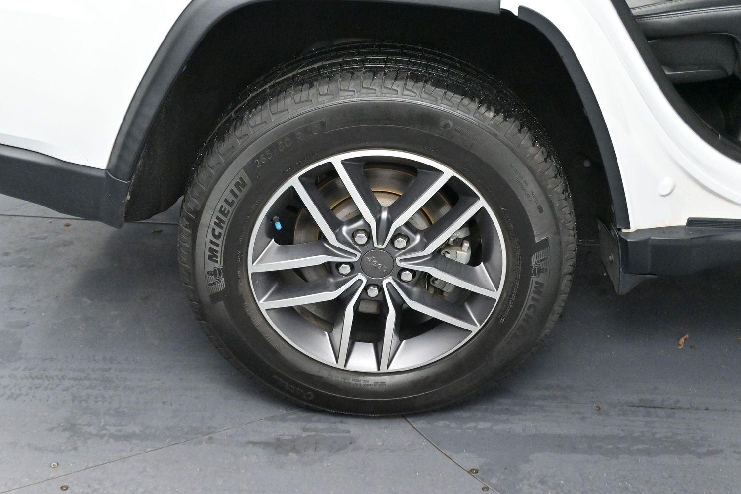 Used 2021 Bright White Clearcoat Jeep Limited image 35