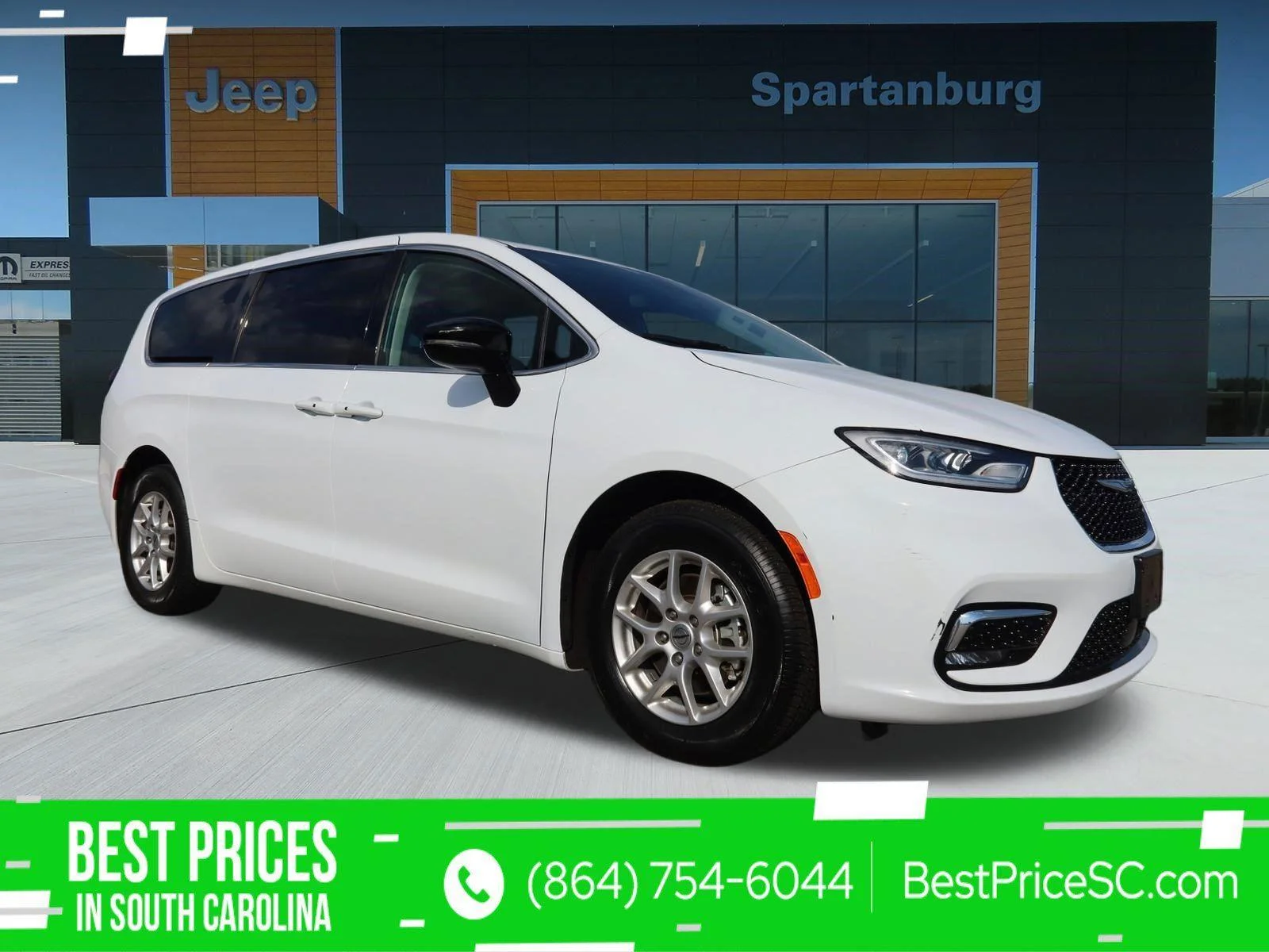 2024 Chrysler Pacifica Touring L's photo