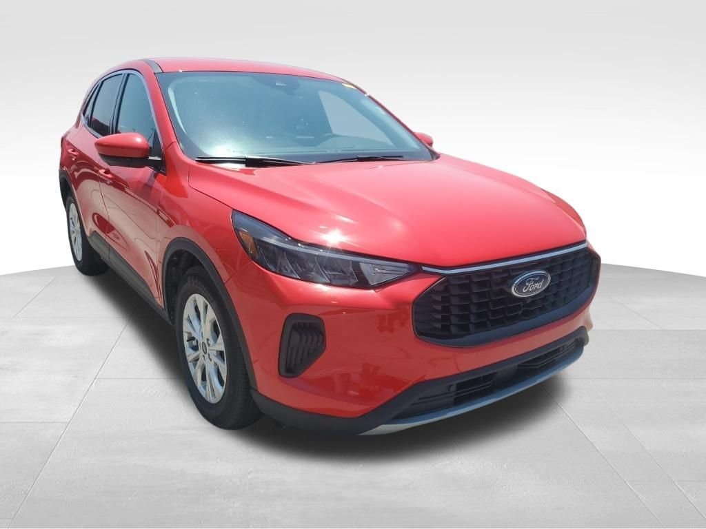 Used 2024 Red Ford Active image 9