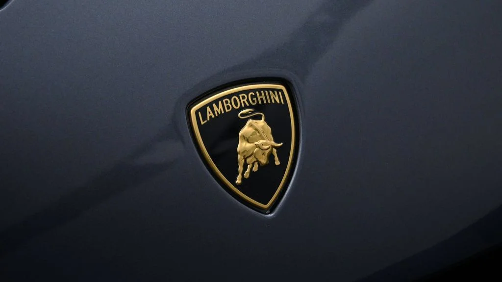 Used 2022  Lamborghini Base image 17