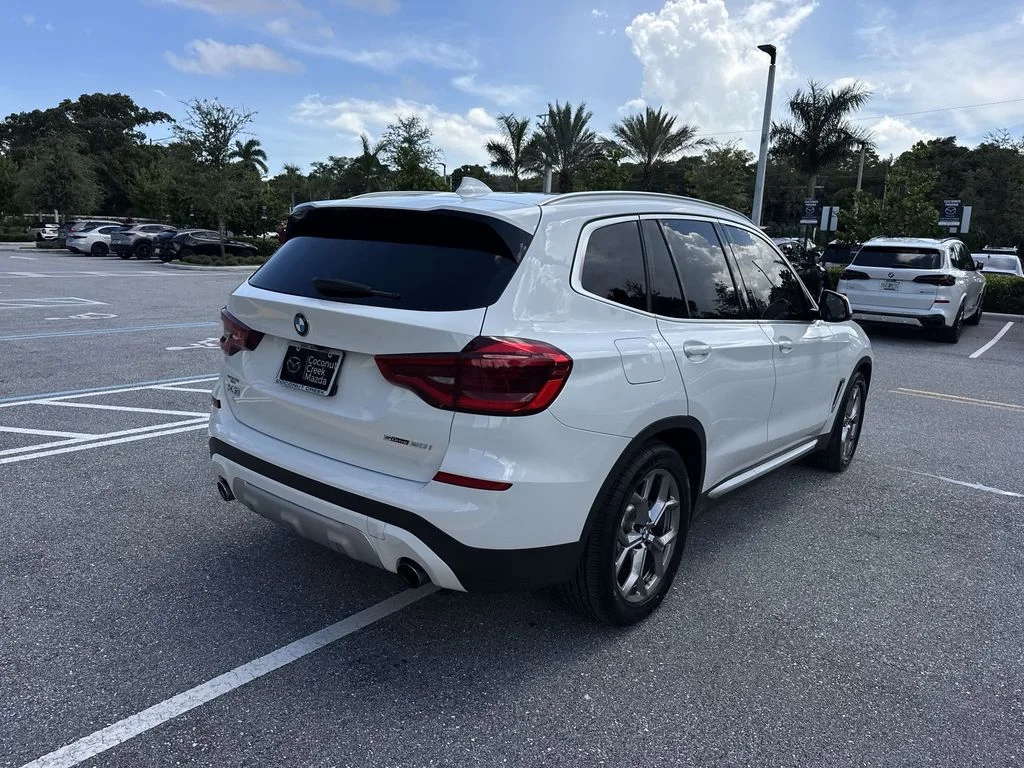 Used 2021 Alpine White BMW sDrive30i image 3