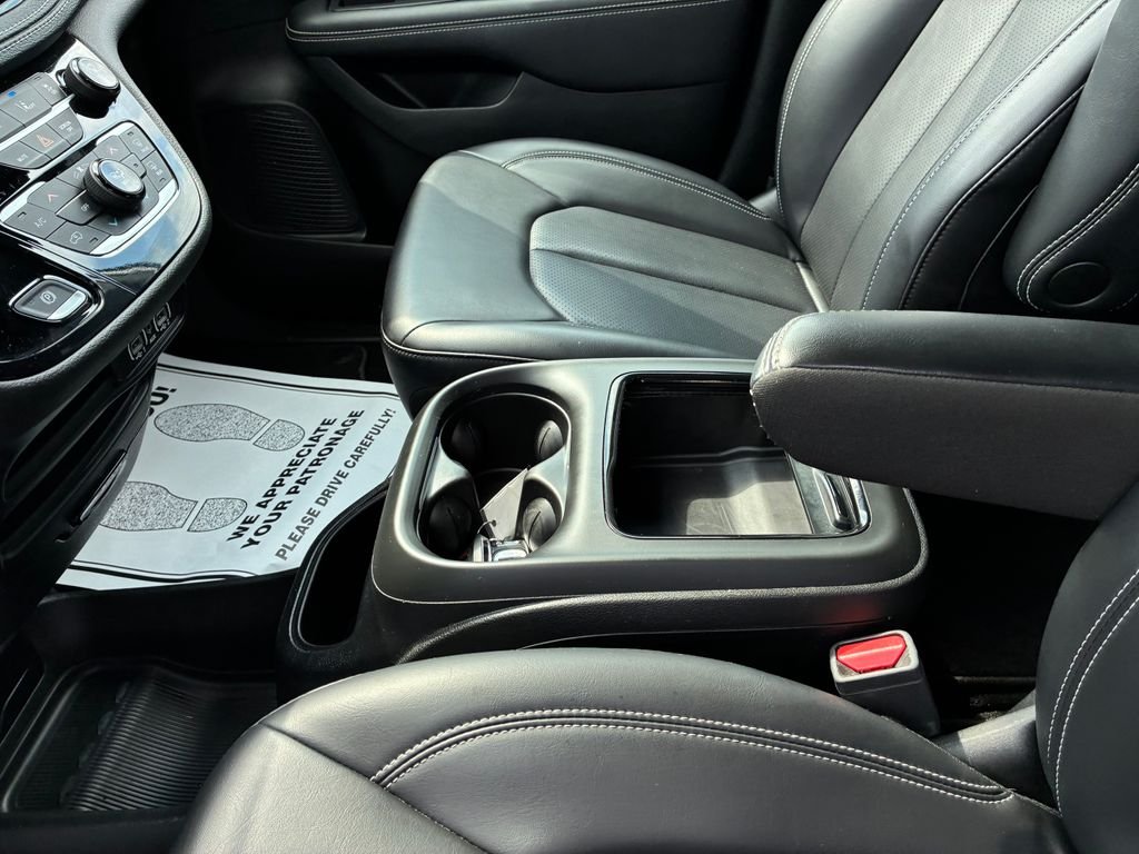 Used 2023 White Chrysler Touring L image 17