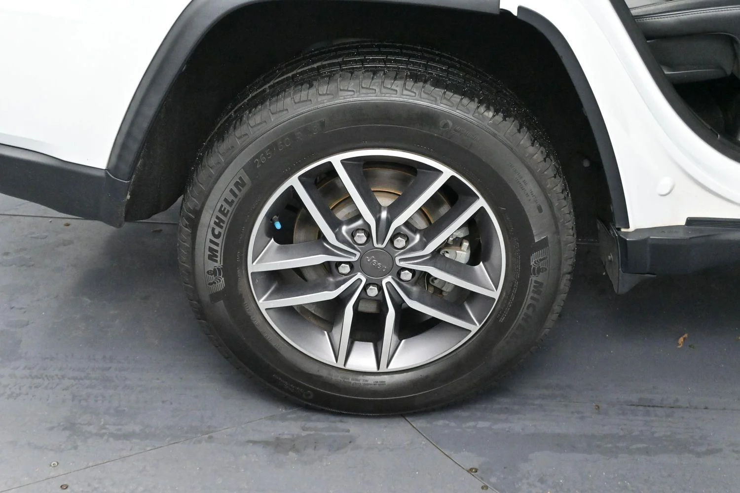 Used 2021 Bright White Clearcoat Jeep Limited image 35