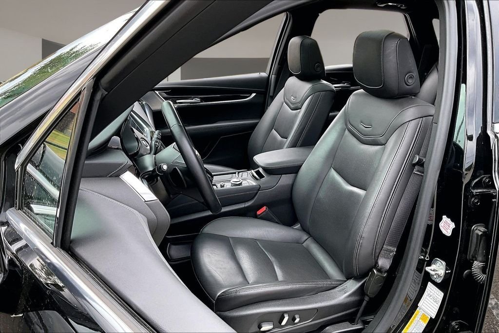 Used 2025 Black Cadillac Premium Luxury image 27