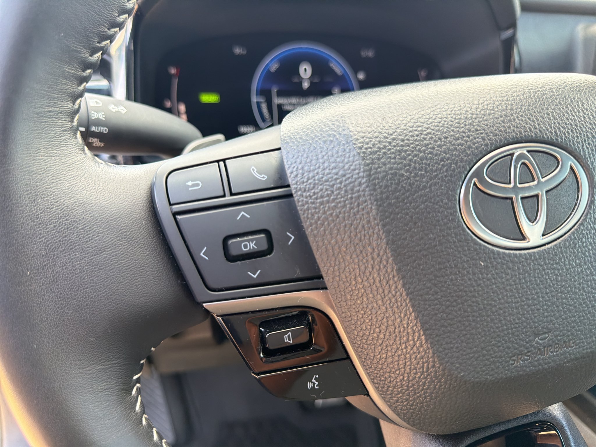 Used 2025 Ice Cap Toyota SE image 14