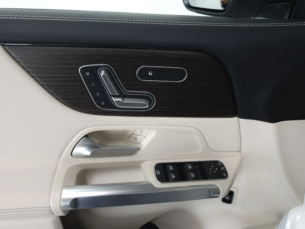 Certified Used 2026 Polar White Mercedes-Benz GLB 250 image 6