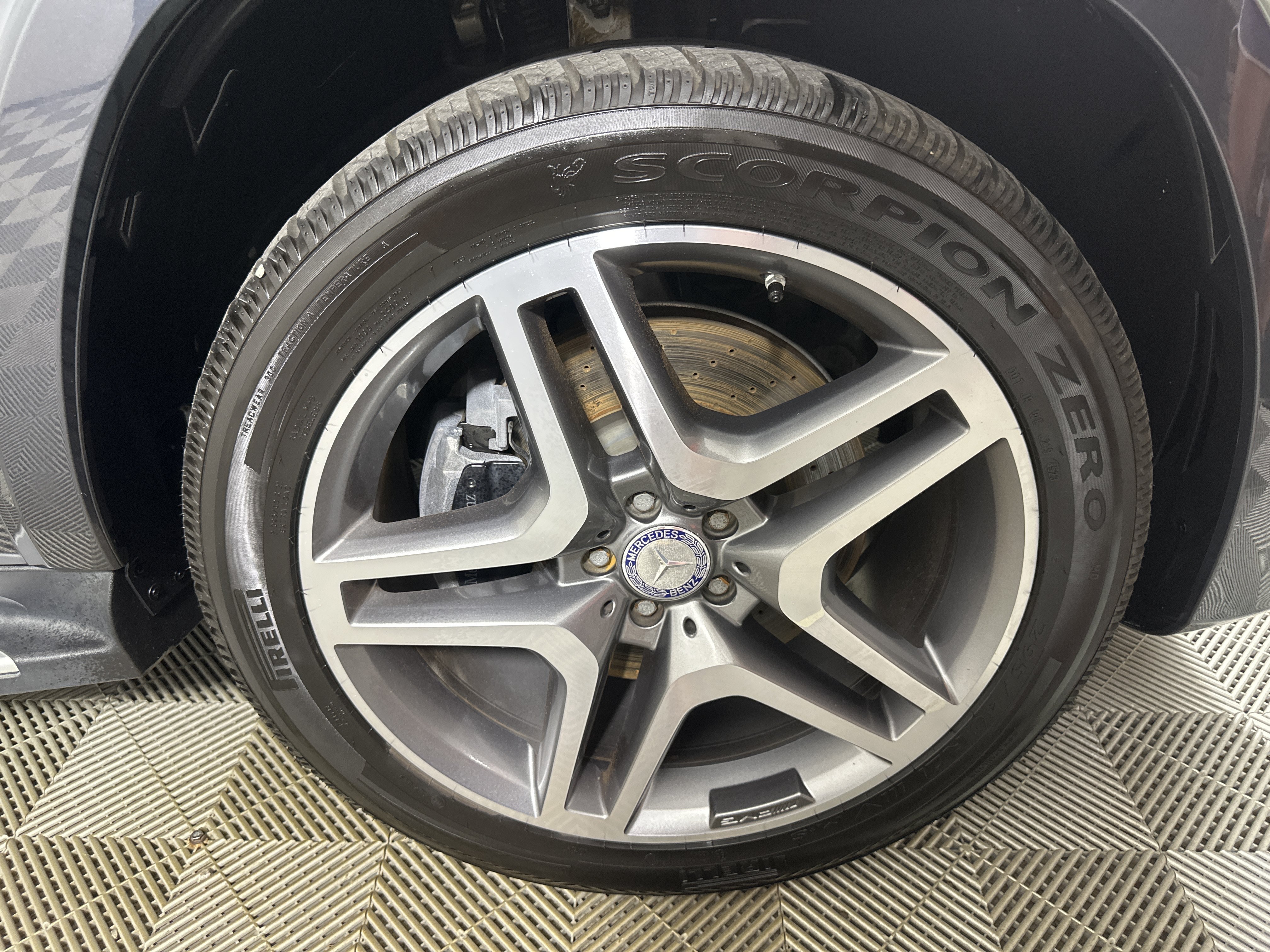 Used 2017  Mercedes-Benz GLS 550 image 26