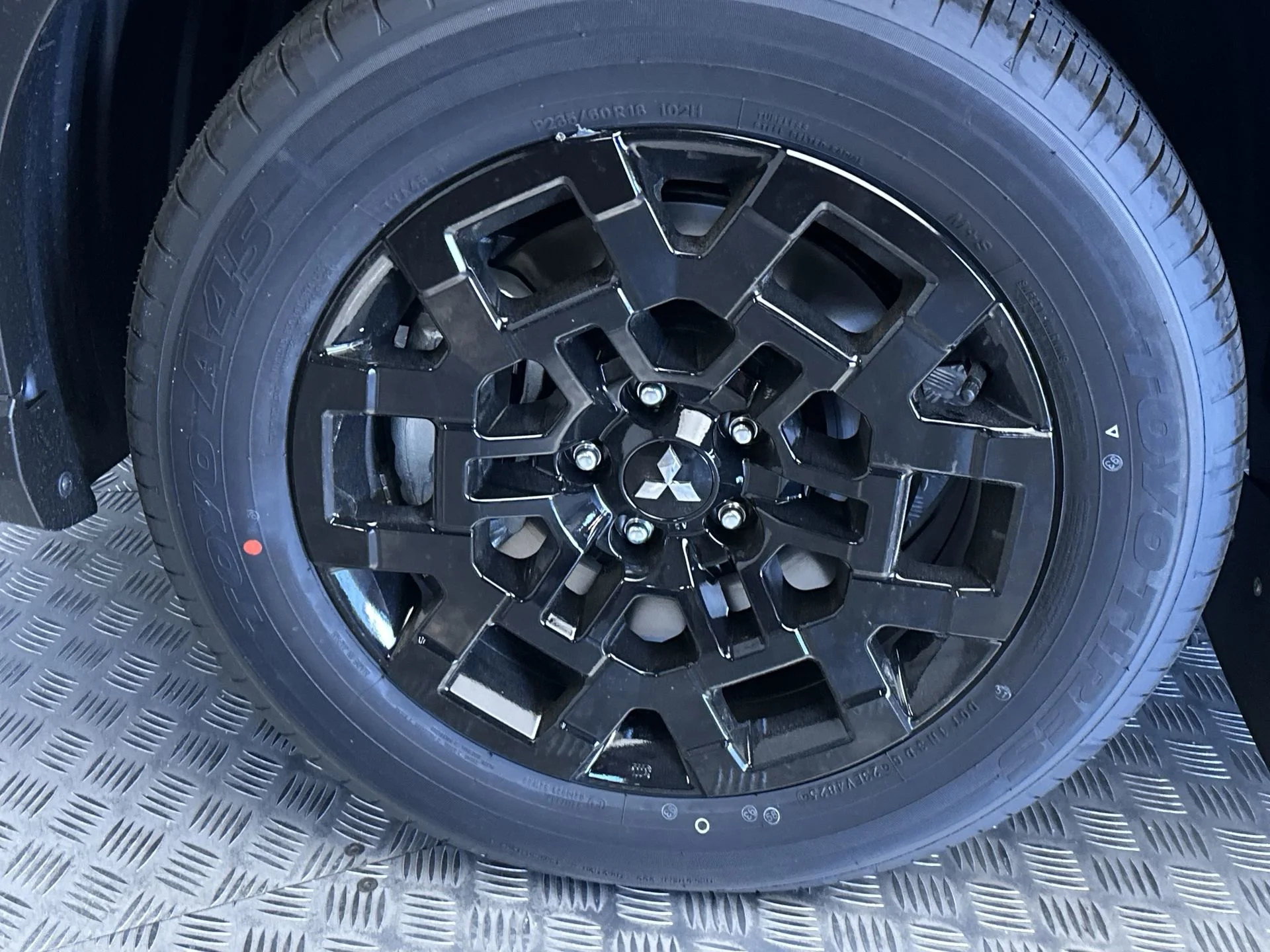 New 2026 White Diamond/Black Roof Mitsubishi Trail Edition image 27
