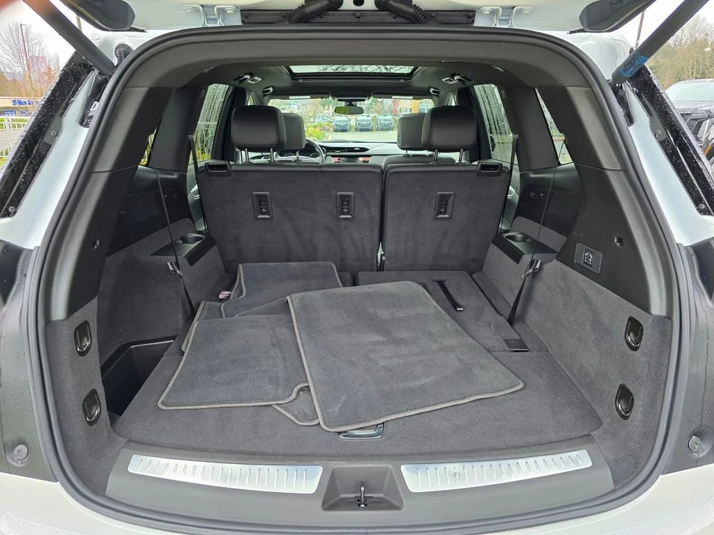 Used 2025 Crystal White Tricoat Cadillac Luxury image 16