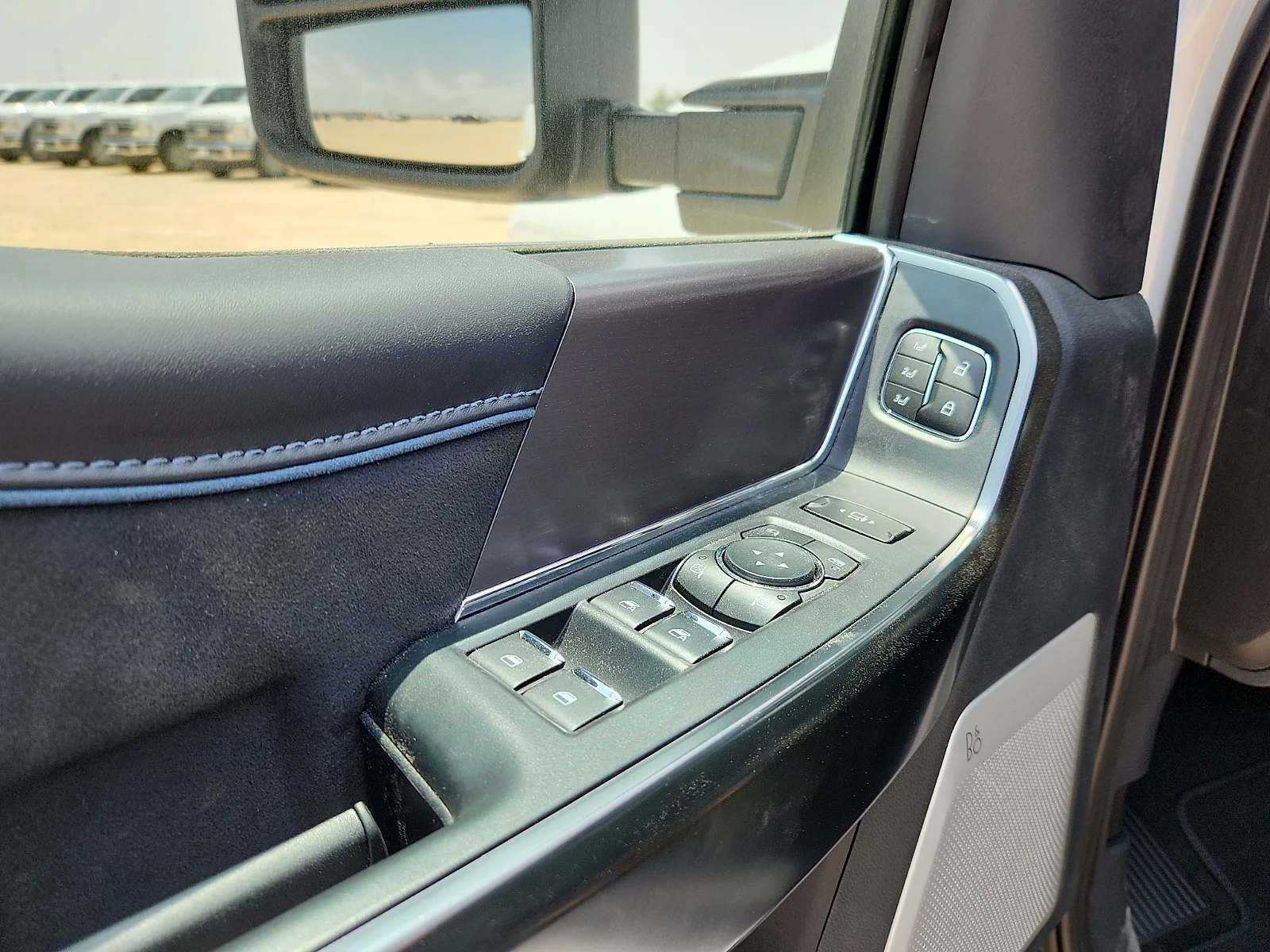 New 2026 Star White Metallic Tri-Coat Ford F-350® Platinum® image 15