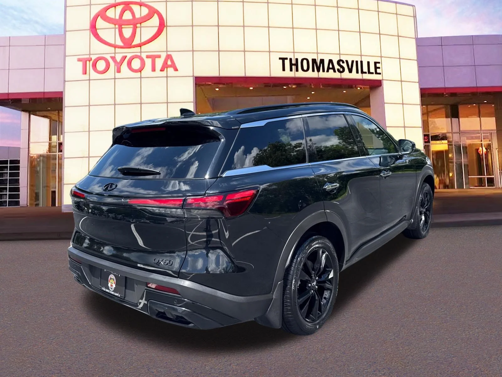 Used 2025 Mineral Black INFINITI LUXE image 5