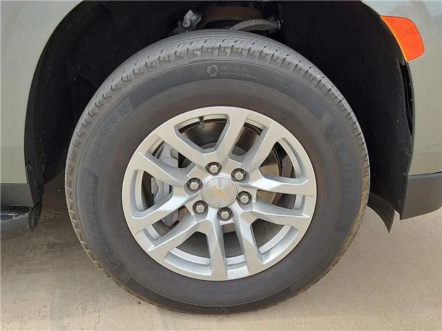Used 2024 Green Chevrolet LT 4x4 image 5